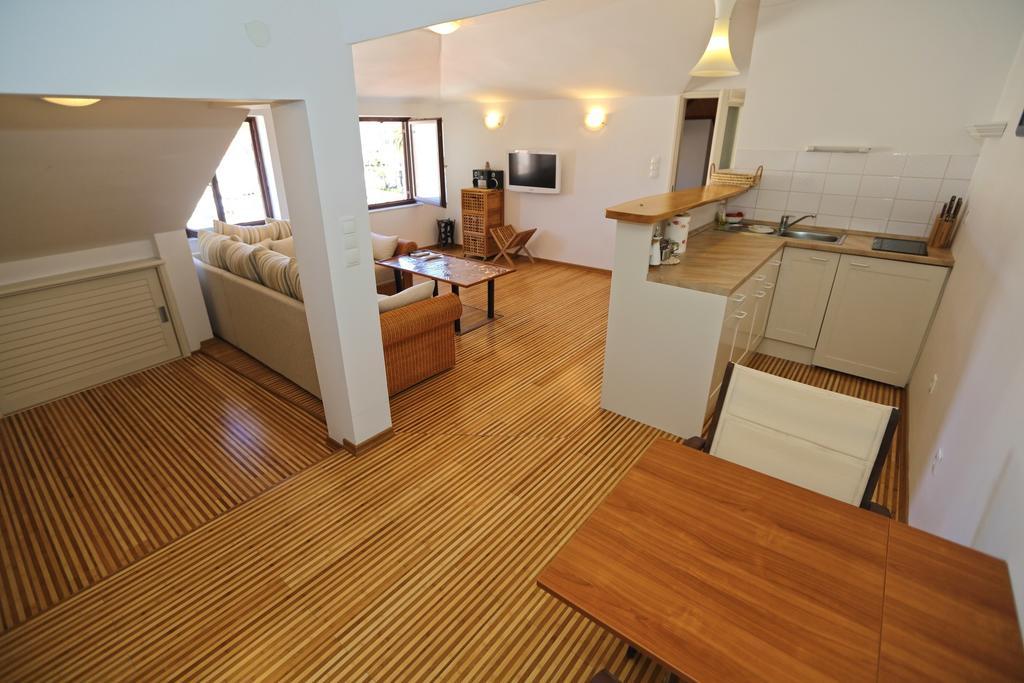 Apartment Plaza Хвар Стая снимка
