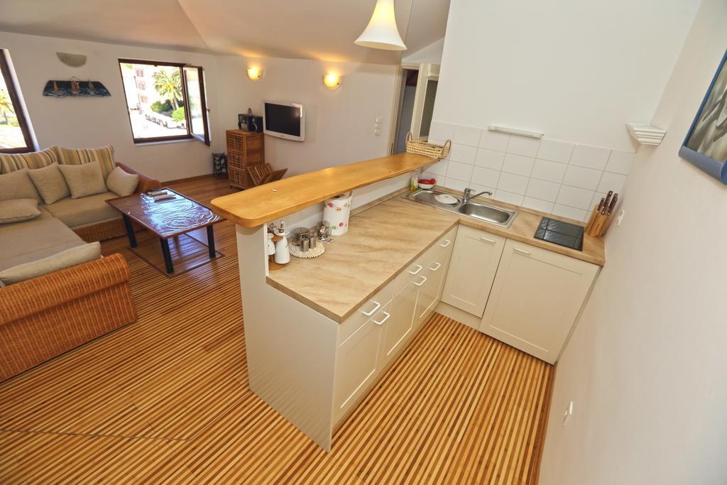 Apartment Plaza Хвар Стая снимка