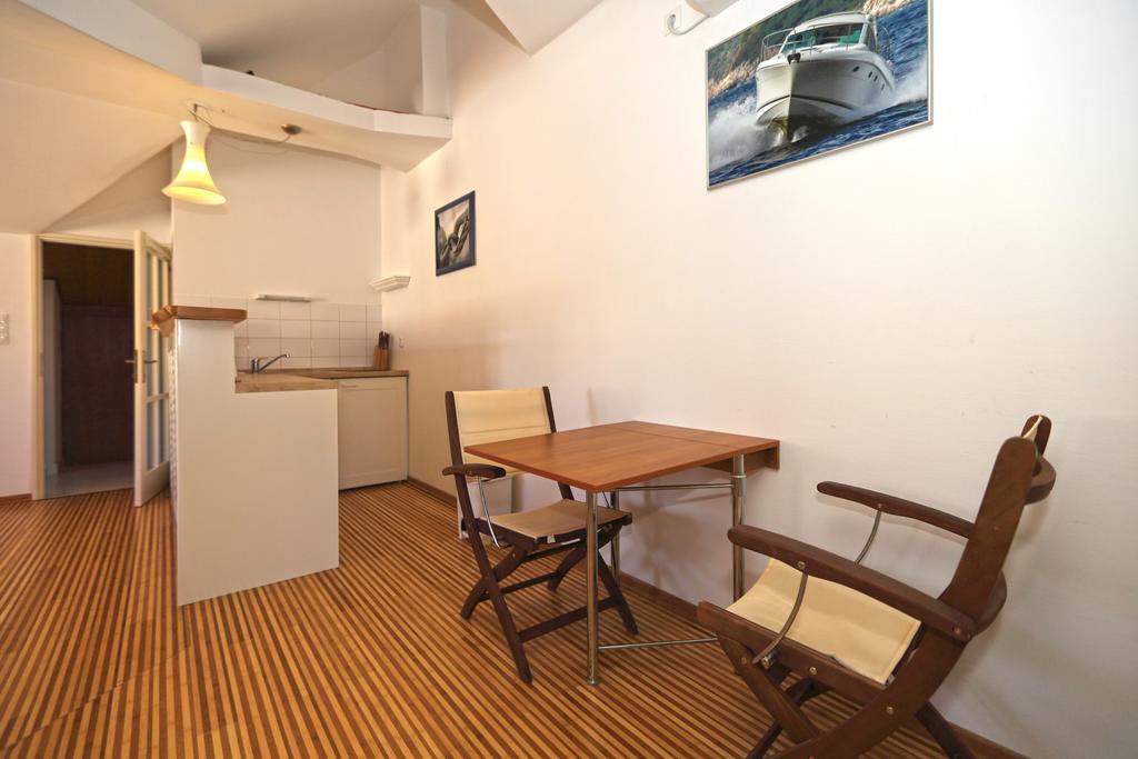 Apartment Plaza Хвар Стая снимка